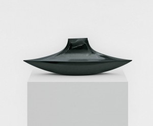 Barque sous la montagne, Granit d’Inde, 2010, 36 x 110 x 20 cm
