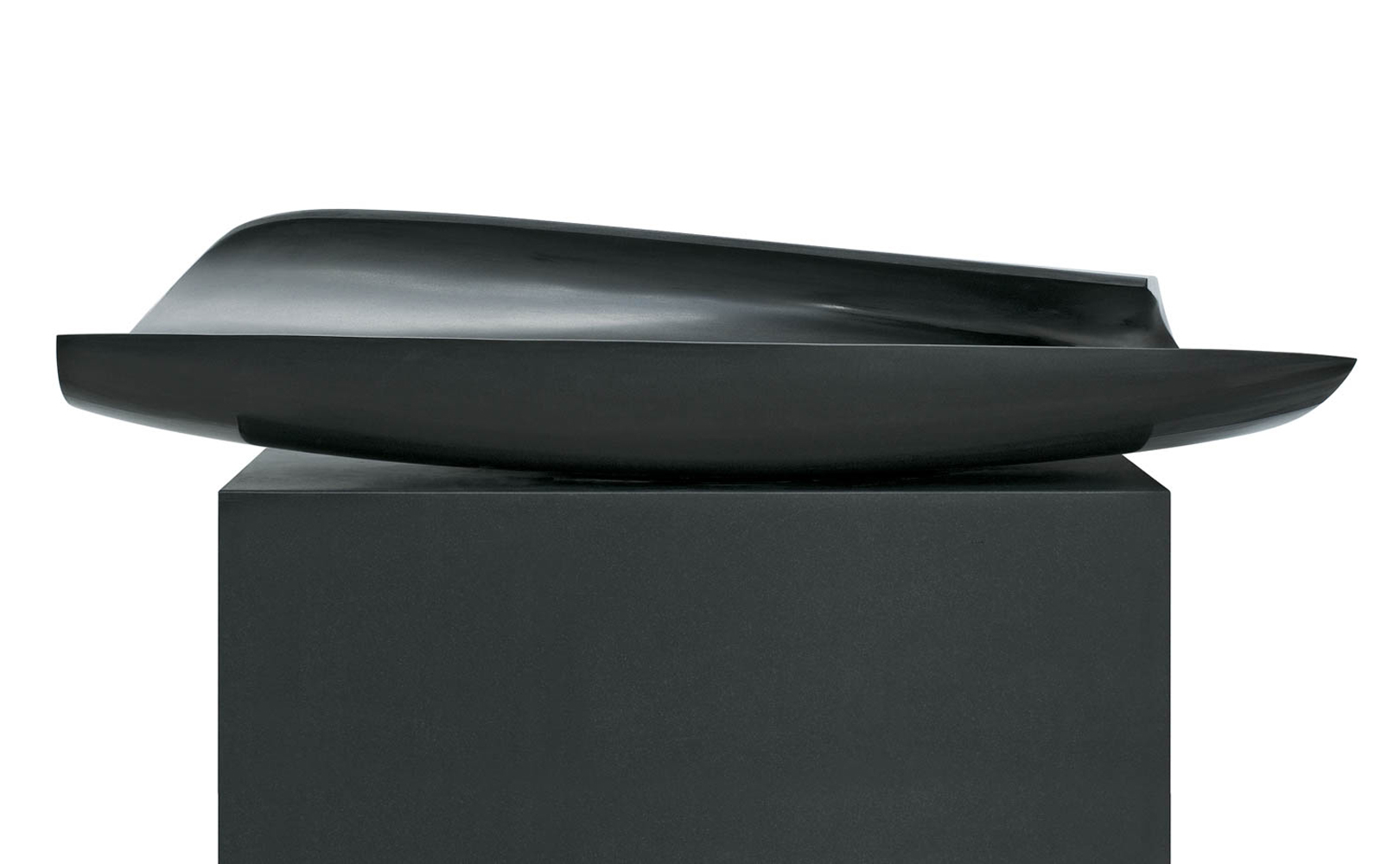 Dans la vague 4, Granit d’Inde, 2013, 30 x 132 x 50  cm